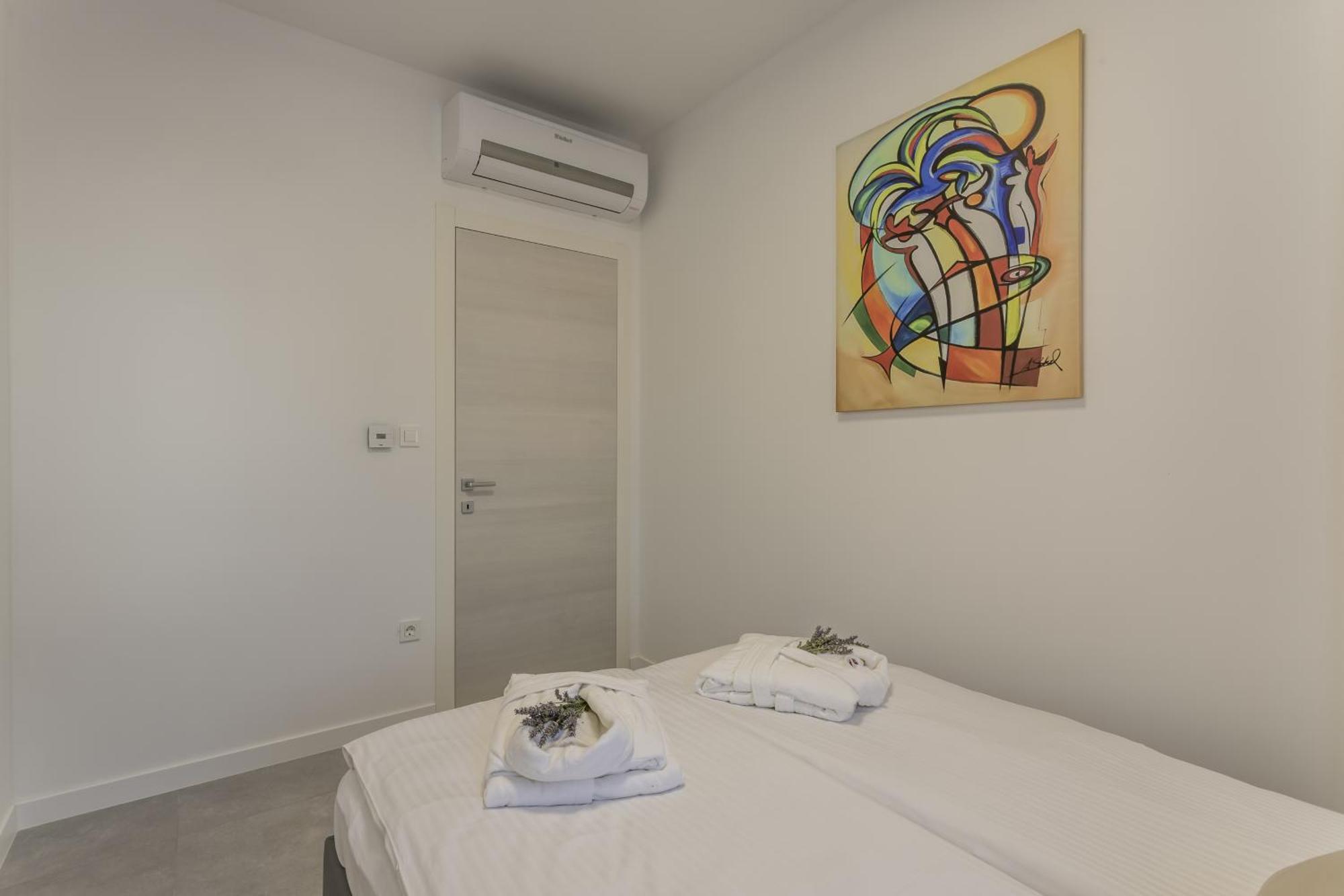 Family Friendly Apartments With A Swimming Pool Kastel Kambelovac, Kastela - 18117 Phòng bức ảnh